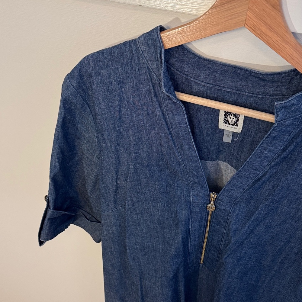 Anne Klein Denim Shift Dress Blue Zip Front Roll Tab Sleeve Chambray Size 12 - Picture 3 of 6